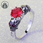 bague gothique en argent 925 avec rubis et crane livraison standard offerte 246 Bague Gothique En Argent 925 Avec Rubis Et Crâne - Livraison Standard Offerte