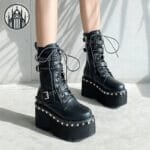 Bottes Gothiques: Confort Et Allure Avec Trois Lanières Bouclées