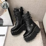 Bottes Gothiques: Confort Et Allure Avec Trois Lanières Bouclées