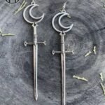 Boucle d'oreille Gothique Épée Lune Victorienne