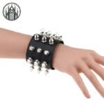 Bracelet Gothique Cuir: Style Indomptable!