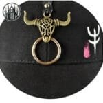 Casquette Gothique à Rivet: Look Démoniaque Assuré!
