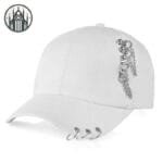 Casquette Gothique Avec Piercings: Look Démoniaque! - Blanc