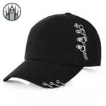 Casquette Gothique Avec Piercings: Look Démoniaque! - Noir