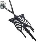 Collier Gothique Squelette Acrylique