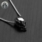 Colliers Gothiques Pour Homme: Style Sombre Et Masculin