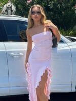 Tenue Nocturne: Vêtement élégant Audacieux Et Unique Pour Un Style Sombre Et Alternatif!