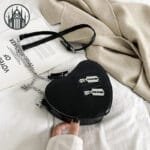 Un Sac à Main Gothique Pour Exprimer Ta Féminité Alternative!