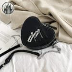 Un Sac à Main Gothique Pour Exprimer Ta Féminité Alternative!